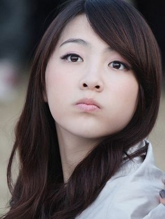 몇달전부터 꾸준히 닮았다vs안닮았다로 의견이 갈리는 여돌 두명.jpg | 인스티즈