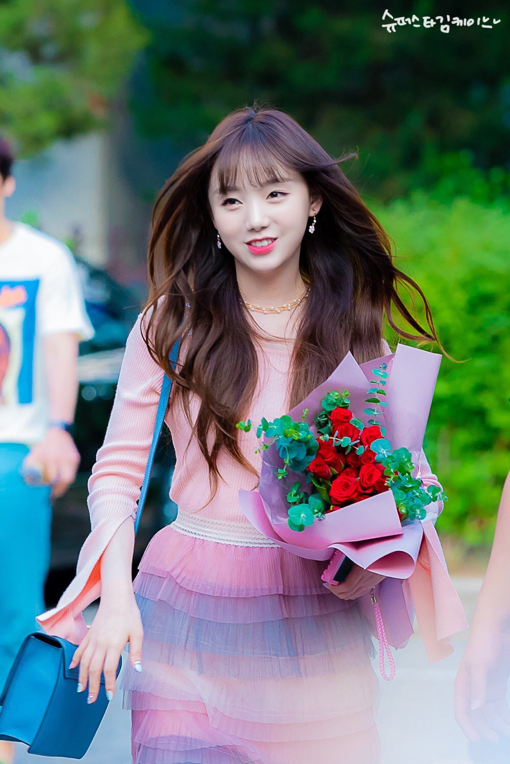 [러블리즈] 커피 한 잔 더 할까 생각 중이라서 케이 | 인스티즈