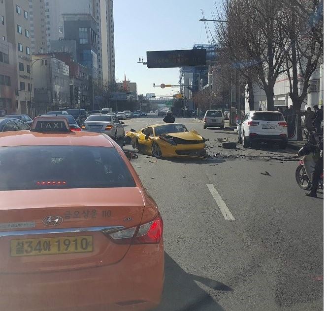성수동 페라리 사고 | 인스티즈