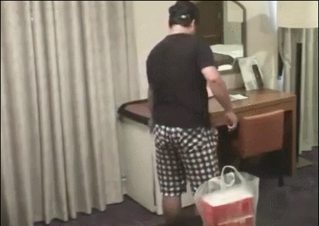 냉장고를 열었는데 사람이 있다.gif | 인스티즈