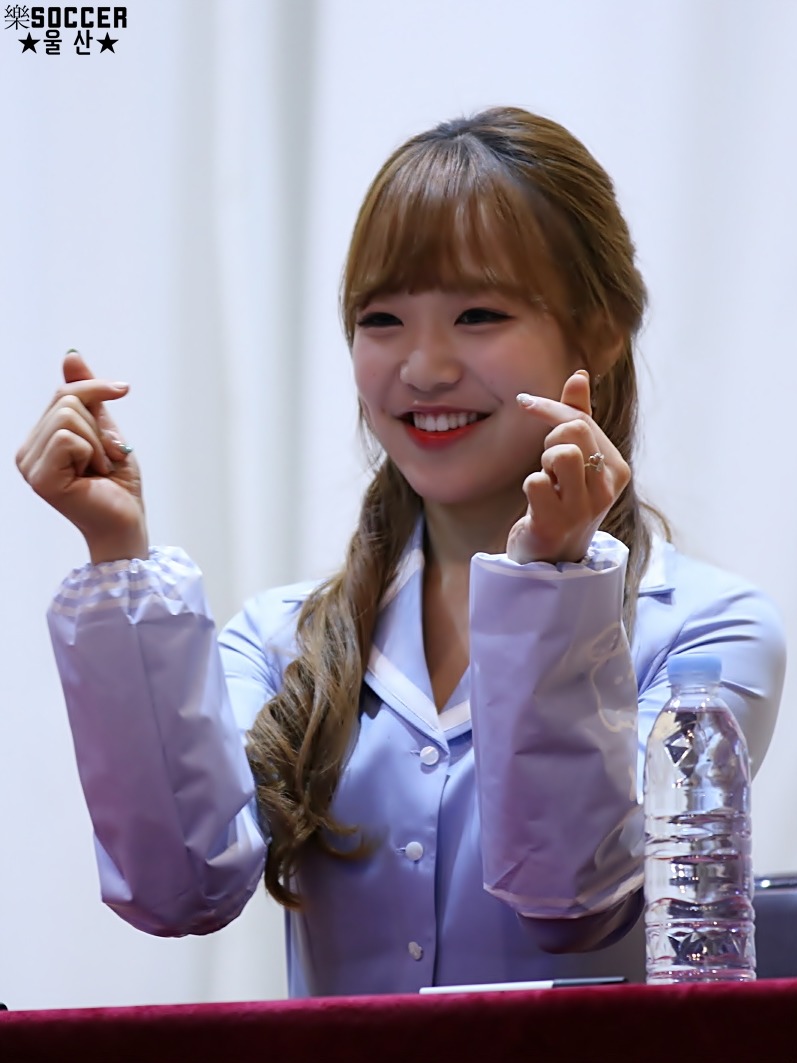 170212 에이프릴 부산 사인회 직찍 | 인스티즈