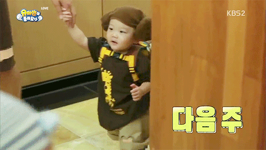 1년전과 비교해서 이목구비부터 인물나기 시작하는 대박이 gif | 인스티즈