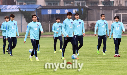 손흥민, 황희찬 합류!! 완전체 축구대표팀 오늘자 훈련 사진 | 인스티즈