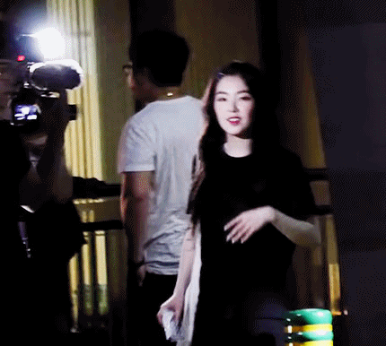 팬들 챙기는 아이린.gif | 인스티즈