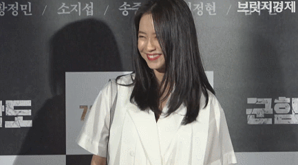 군함도 시사회 이민정 손예진 고준희 박시연 송지효.gif | 인스티즈