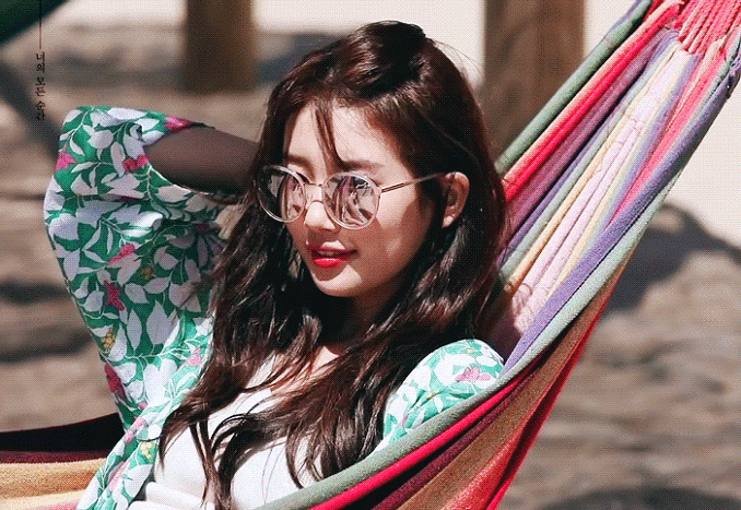 선글라스가 은근히 잘어울리는 수지.gif | 인스티즈