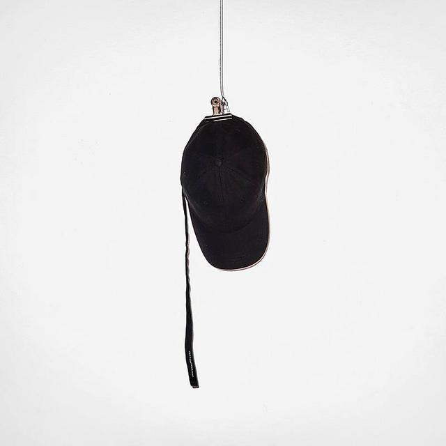 지드래곤 브랜드 모자 쓴 벨라 하디드.jpg | 인스티즈