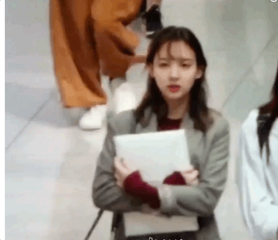 트와이스 나연 공항 움짤 | 인스티즈