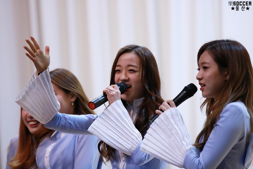 170212 에이프릴 부산 사인회 직찍 | 인스티즈