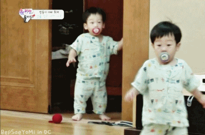 [슈퍼맨이돌아왔다] 귀엽고 웃기게 걷는 서언이ㅋ | 인스티즈
