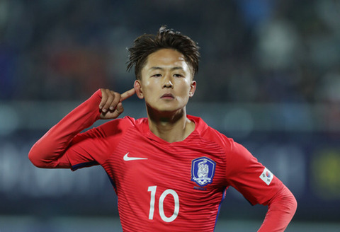 멕시코 선수들 파울 당하면 팀닥터보다 더 바빠지는 사람 | 인스티즈