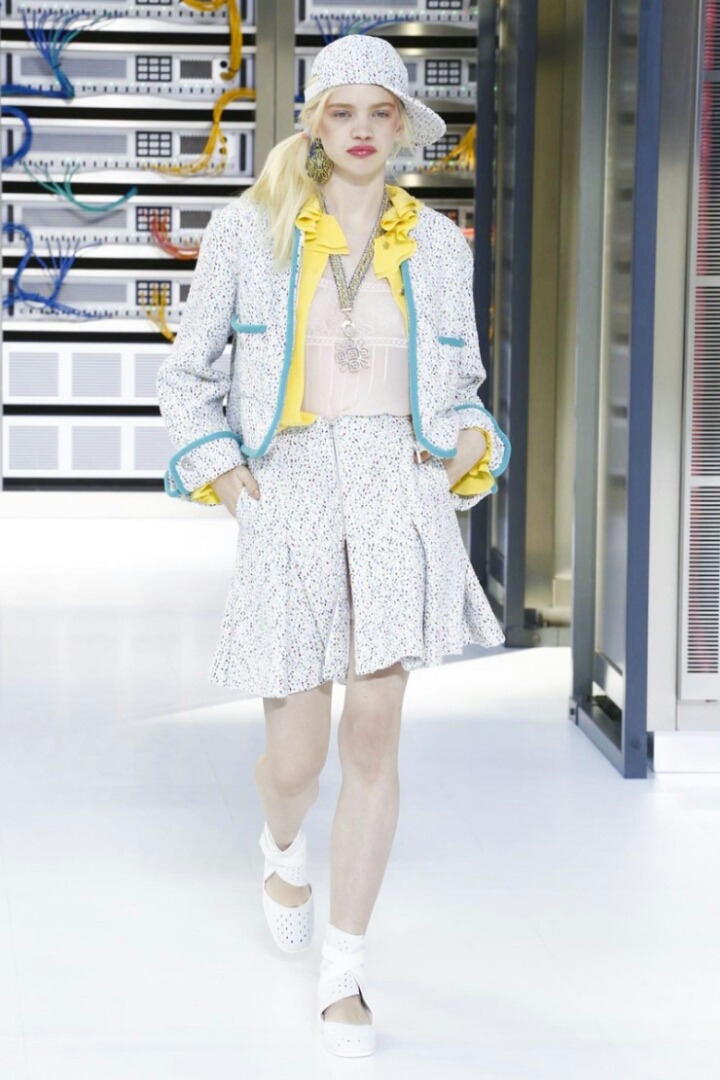 Chanel 샤넬 2017 SpringSummer RTW Paris | 인스티즈