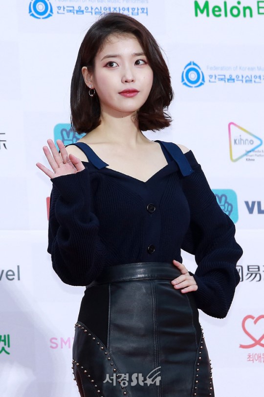 오늘자 아이유 | 인스티즈