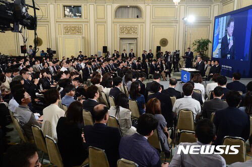 [문재인] 문재인 대통령 취임 100일 기자회견현장 사진 | 인스티즈