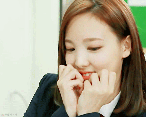 교복입은 트와이스 나연.gif | 인스티즈