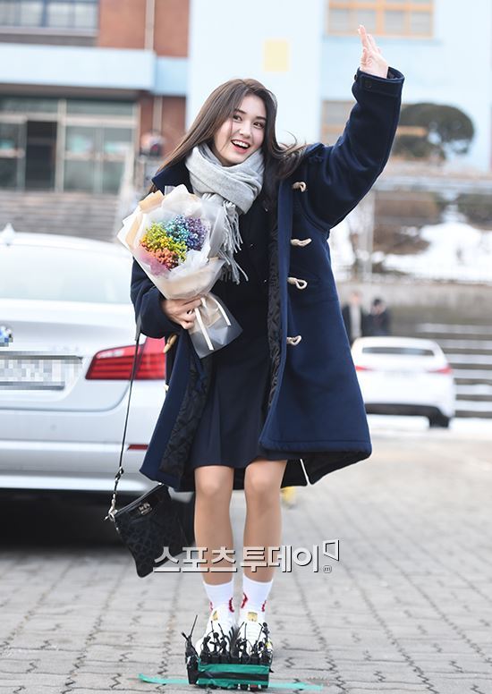 오늘자 중졸 전소미.jpg | 인스티즈