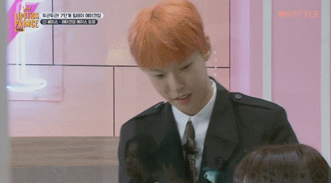 박하선 화장해주면서 안절부절 떨려서 숨도 제대로 못쉬는 남아이돌들.gif | 인스티즈