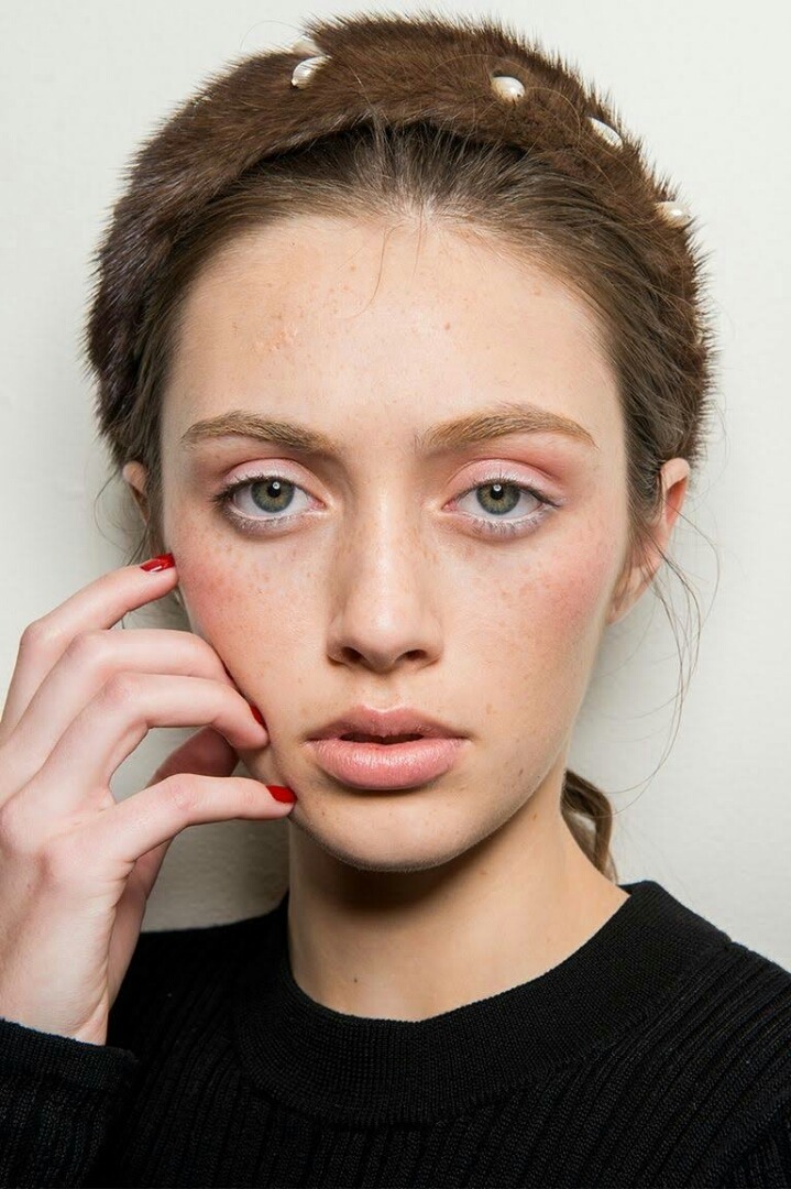 외국 잡지에서 패션위크를 통해 예측한 2017 가을&겨울 메이크업 트렌트 | 인스티즈