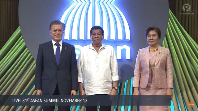 11/13 ASEAN 개막식에 참석한 문재인 대통령.jpg | 인스티즈