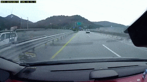 [다소무서움주의] 교통사고 블랙박스 모음.gif | 인스티즈