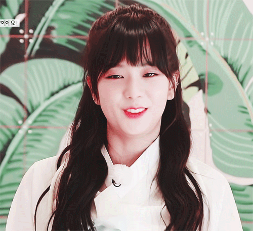 앞머리가 정갈한 지수.gif | 인스티즈