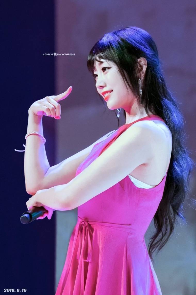 앞머리 덮은 지수.jpg | 인스티즈