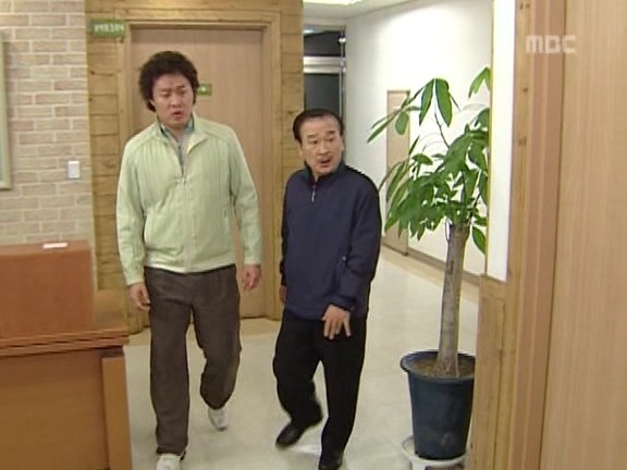 [거침없이하이킥] 순재 인감도장 들고 도주한 범이ㅋㅋㅋㅋㅋㅋㅋ.jpg | 인스티즈