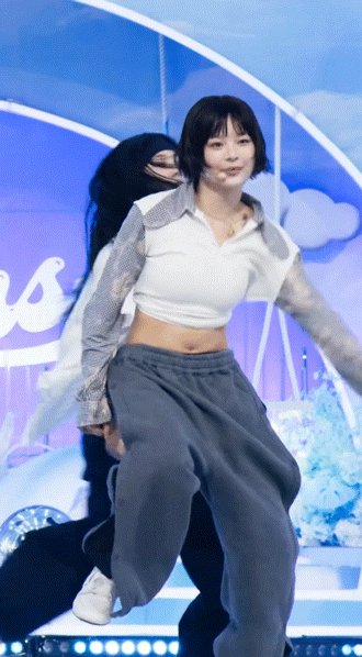 허리라인이 예쁘다는 단발 하니.gif | 인스티즈