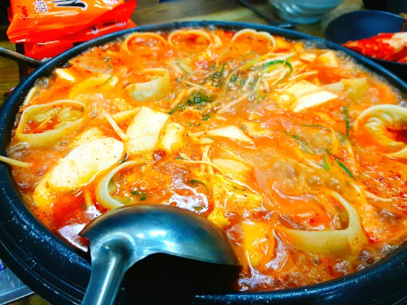 다같이 먹는 찌개 숟가락으로 떠 먹는거 괜찮다 vs 불편하다 | 인스티즈