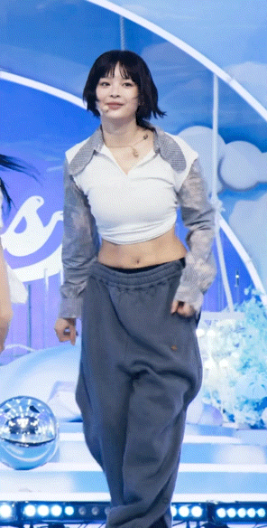 허리라인이 예쁘다는 단발 하니.gif | 인스티즈