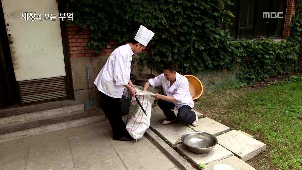 흔한 중국부자의 밥먹는 스케일.jpg | 인스티즈