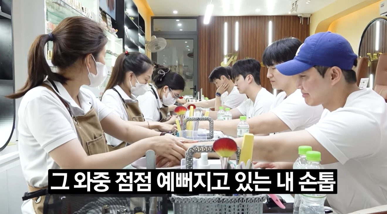 항공기 승무원을 전부 남자로 한다면......(에어부산 유튜브) | 인스티즈