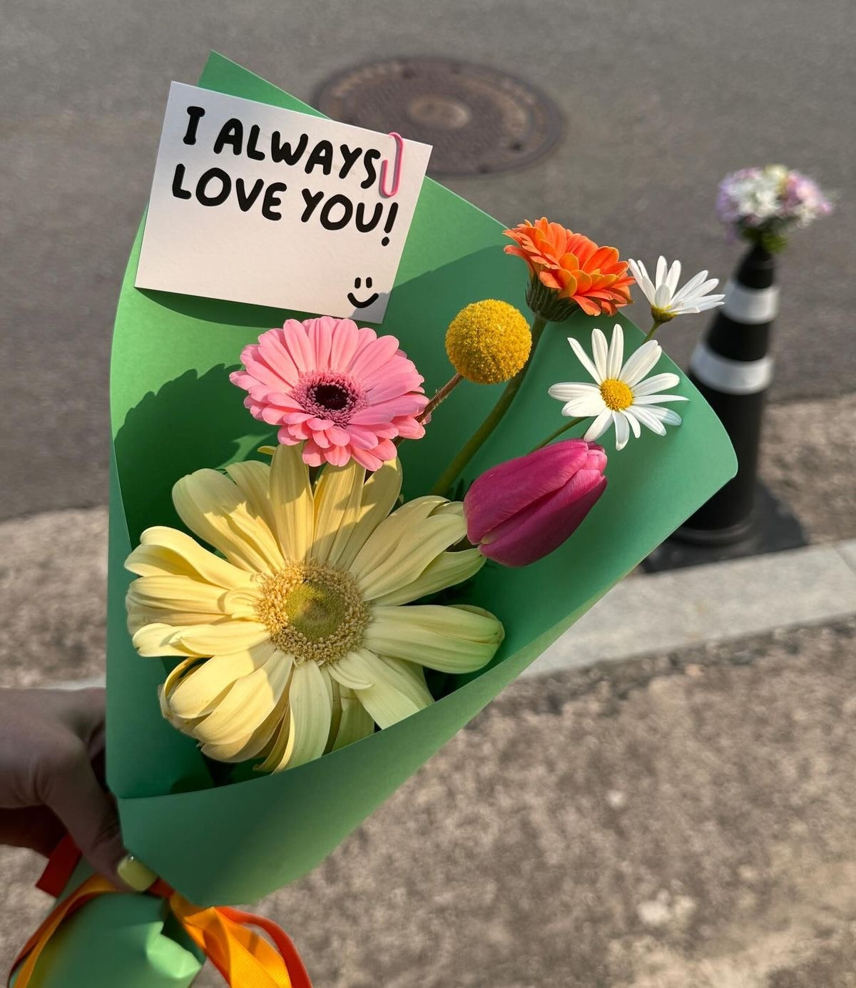 🙋: 싼티 안 나는 걸로 주세요... 주문하신 꽃다발 나왔습니다 💐🪻 | 인스티즈