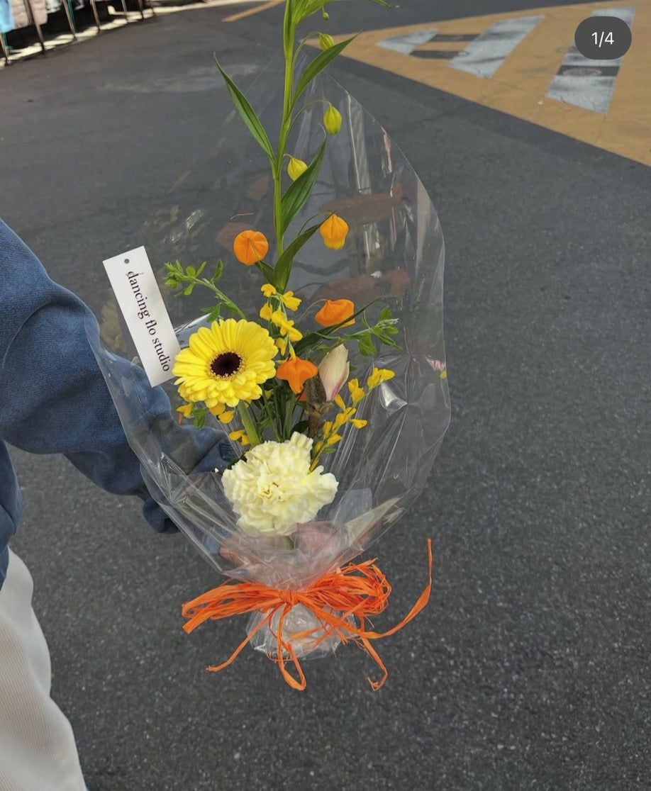 🙋: 싼티 안 나는 걸로 주세요... 주문하신 꽃다발 나왔습니다 💐🪻 | 인스티즈