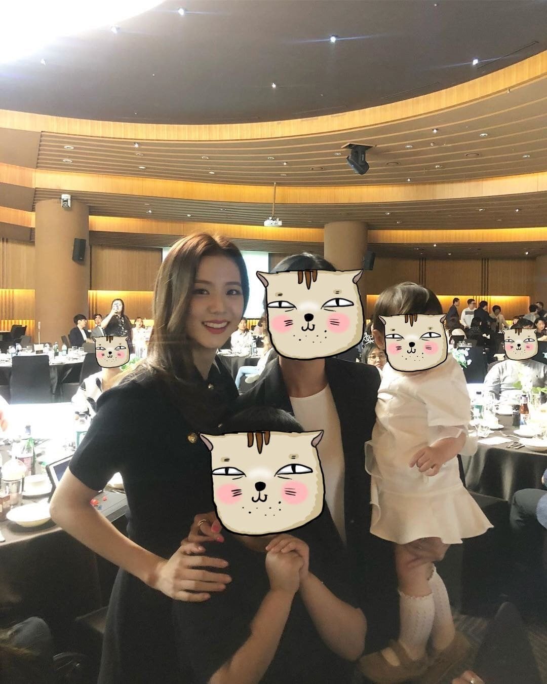 [블랙핑크] 오늘 친오빠 결혼식에 참석한 지수.jpg | 인스티즈
