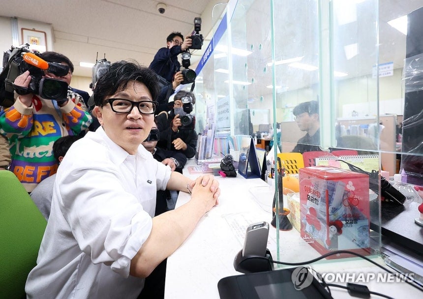 한동훈 "조국, 결국 날 피해 부산에서 도망".. 혁신당 "자의식 과잉, 건강한 삶 찾자" | 인스티즈