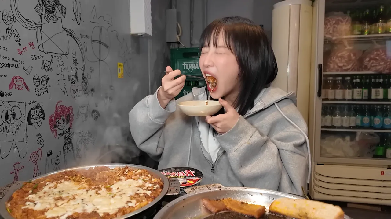 통대창 4m 먹방하는 쯔양 | 인스티즈