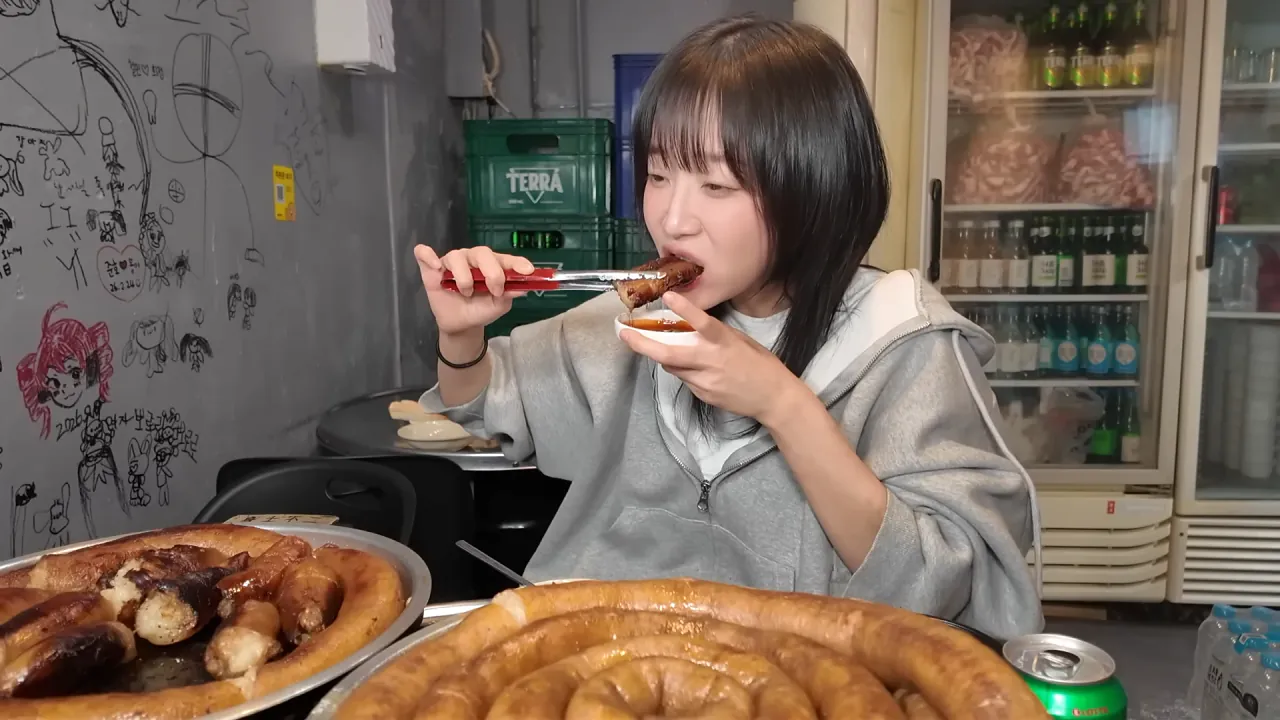 통대창 4m 먹방하는 쯔양 | 인스티즈