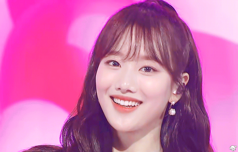 오늘 인가 mc 데뷔한 에이프릴 나은이(+어하루 드레스 나은) | 인스티즈