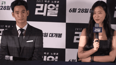 영화 리얼 기자회견에서 설리 워워 시키는 김수현 | 인스티즈