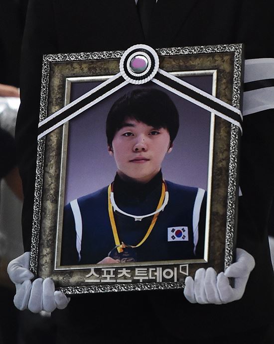 오늘 시상식에서 눈물 보인 김연아... | 인스티즈