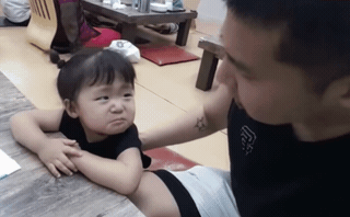 아프리카 tv 비제이 철구가 방송중에 자기 딸한테 하는행동들 | 인스티즈