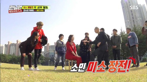 [런닝맨] 전소민-이광수 딱밤. jpgif | 인스티즈