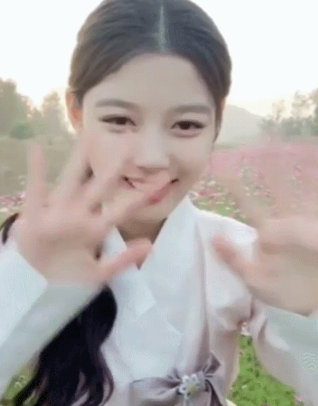 99년생 여자 연예인 최고의 미모를 가려보자 | 인스티즈