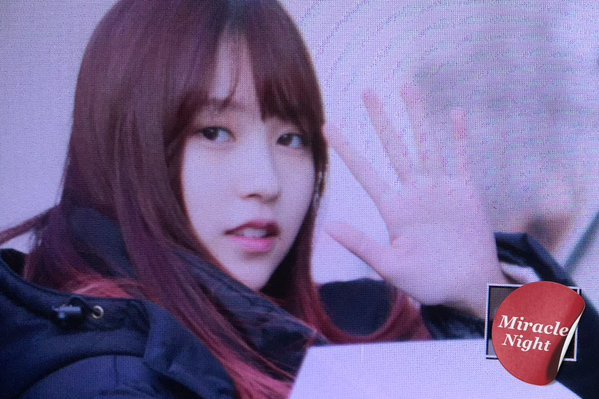 오늘자 화장 연하게하고 리즈 찍은 트와이스 미나 | 인스티즈