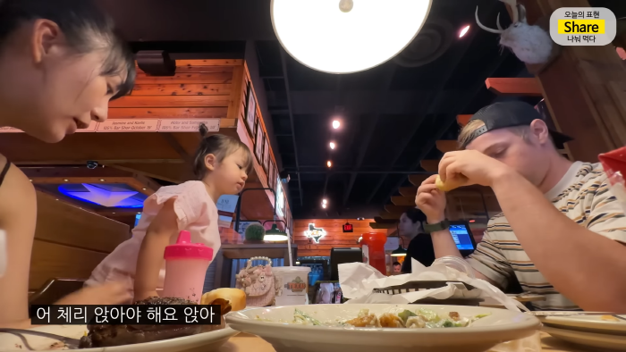 [올리버쌤] 미국 식당에서는 왜 울거나 뛰어다니는 아이가 한 명도 안 보일까? | 인스티즈