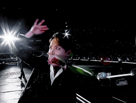 공연 중에 무대바닥 열려있는 걸 발견한 방탄 안무팀장 제이홉.jpgif | 인스티즈