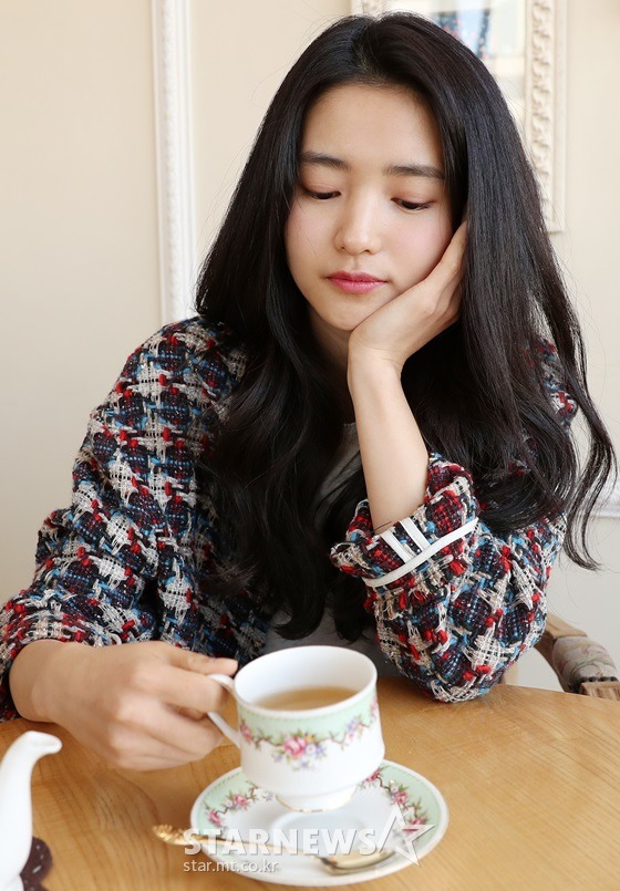 차 마시는 김태리 | 인스티즈
