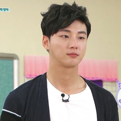 절대 32살처럼은 안보이는 윤시윤 얼굴.gif | 인스티즈