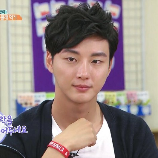 절대 32살처럼은 안보이는 윤시윤 얼굴.gif | 인스티즈